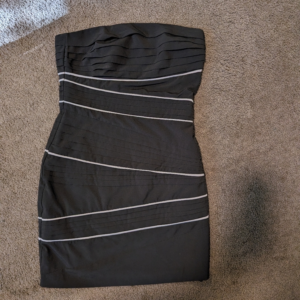 Cute nikibiki mini dress, strapless, sexy.